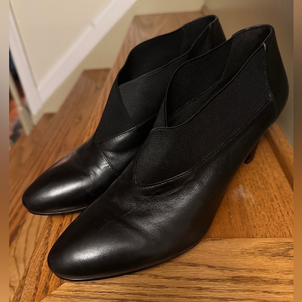 BANDOLINO Leather Heeled Elastic Pull On Bootie Heels Women’s Size 10 M Black - Picture 3 of 6